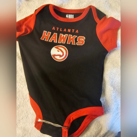 NWT Atlanta Hawks One-piece. 3 Piece Set. Size: 6/9M. - Picture 3 of 7